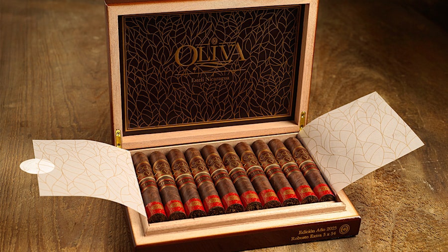 Oliva Serie V Melanio Edición Año 2025 Robusto Extra