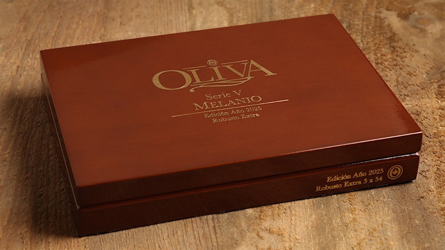 box Xì Gà Oliva Serie V Melanio Edición Año 2025 Robusto Extra