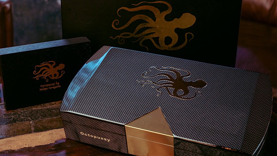 Chi tiet hop Xì Gà Octopussy