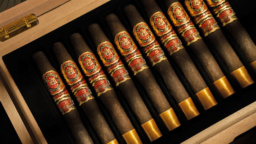 Hop Xì Gà Don Carlos Sangre de Toro