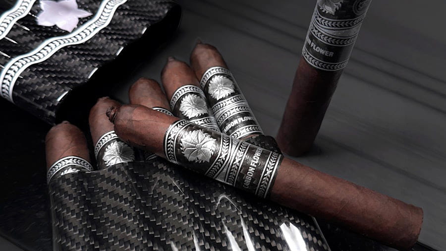 Hộp Xì Gà Carbon Flower