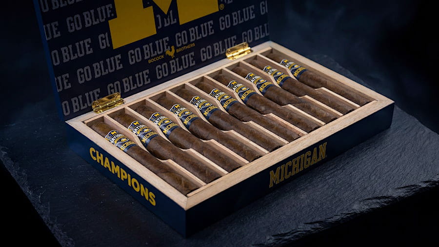 Chi tiết hộp Xì Gà Nation Champions Michigan