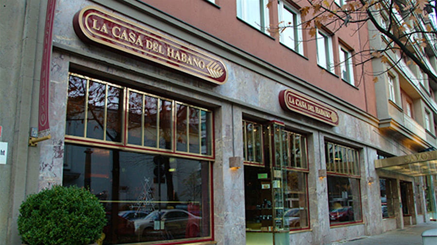 Cua hang casa del habano tai Berlin Duc